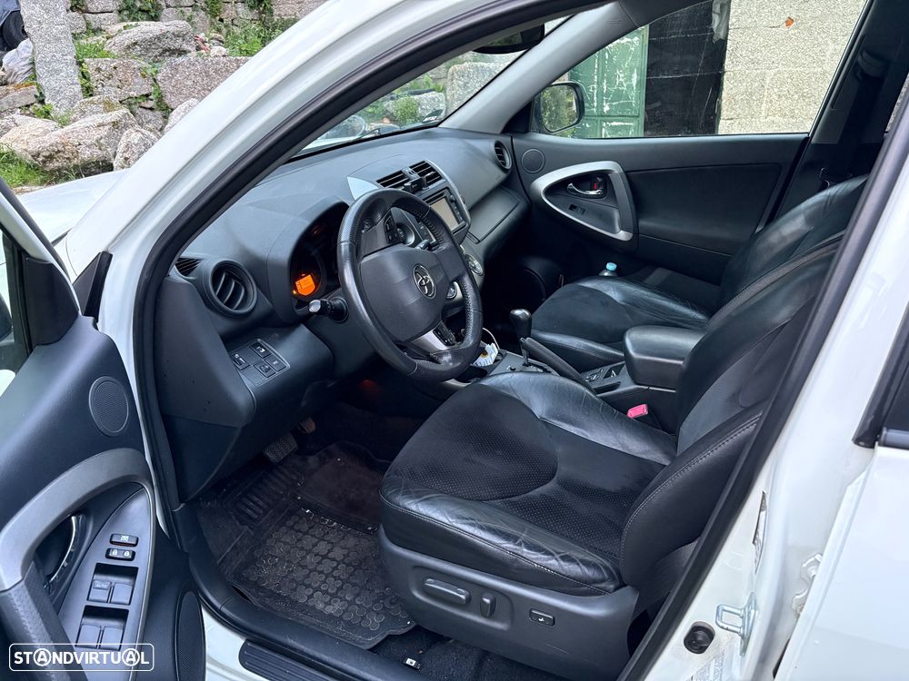 Toyota RAV4 2.2 D-4D 4x4 Executive - 3