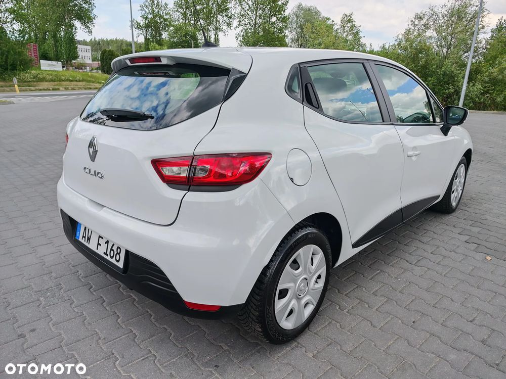 Renault Clio 1.2 16V 75 Life - 9