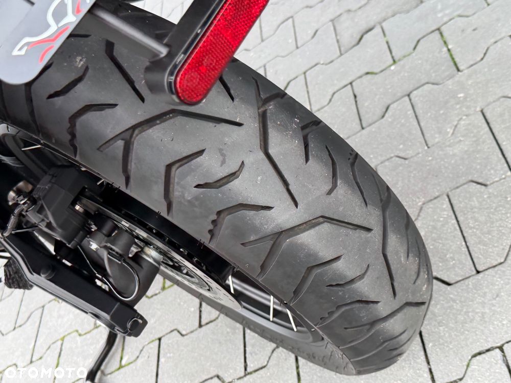 Moto Guzzi V85 - 33