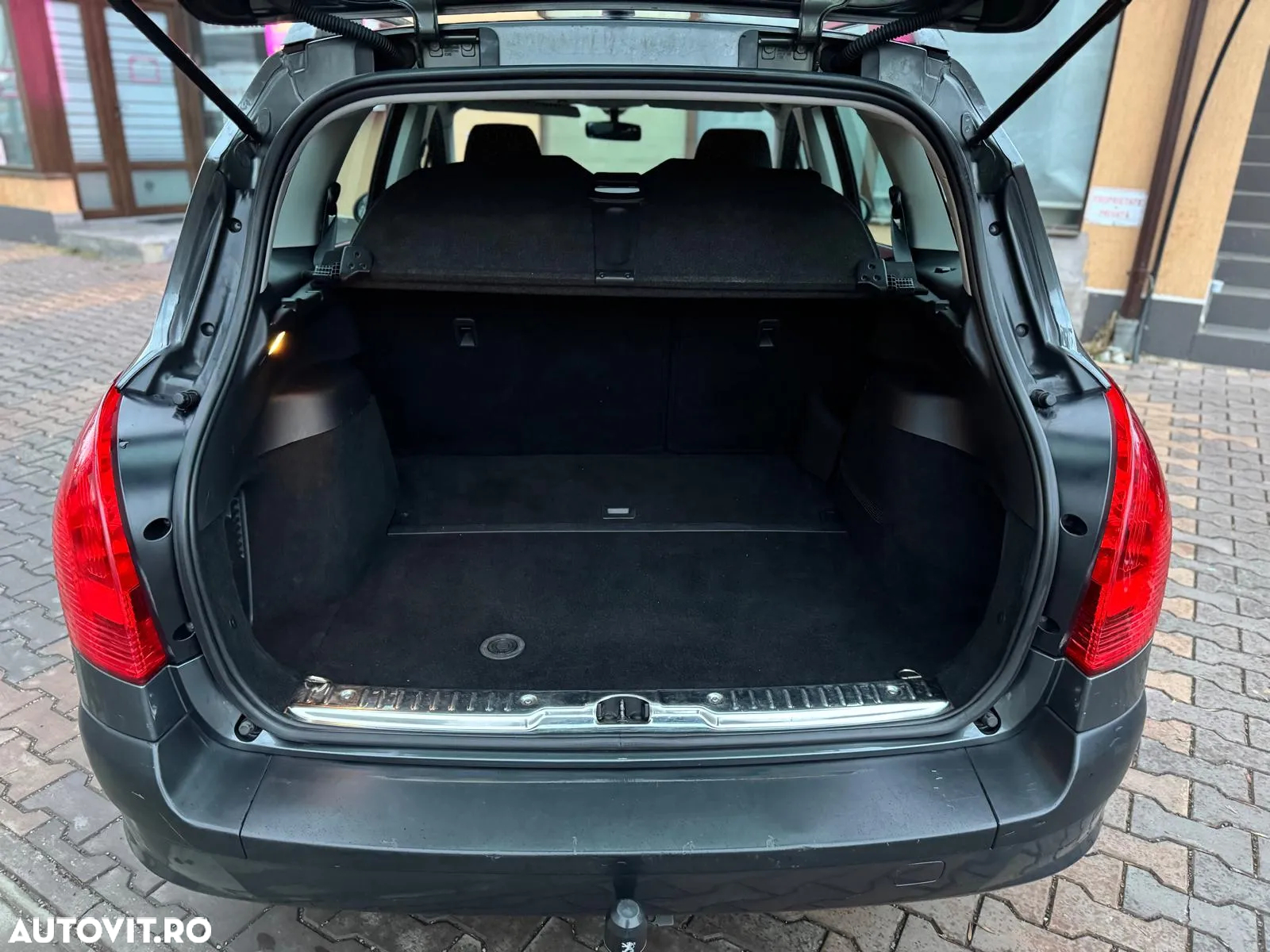 Peugeot 308 - 8