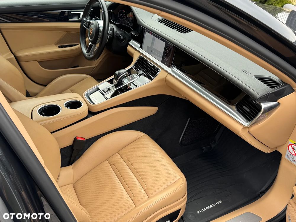 Porsche Panamera 4 - 8
