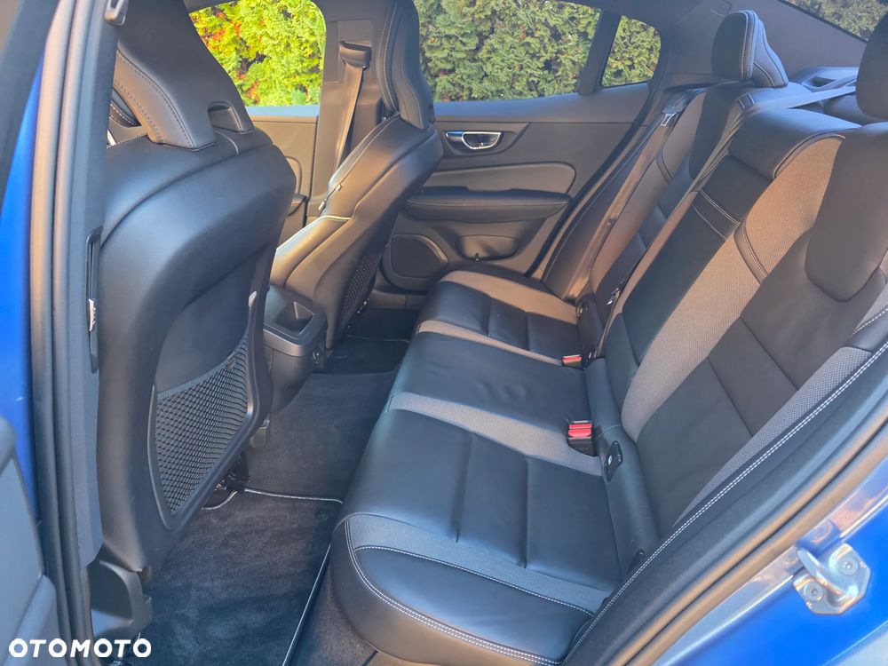 Volvo S60 T5 R-Design - 12