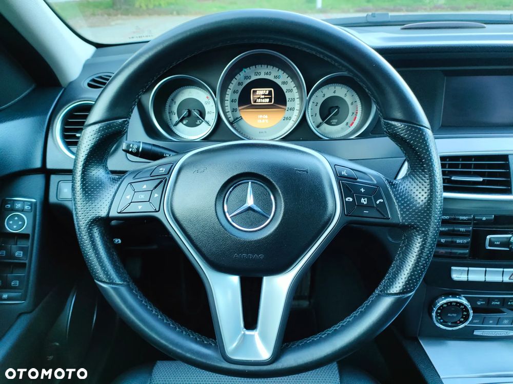 Mercedes-Benz Klasa C 180 CGI BlueEFFICIENCY Avantgarde - 15