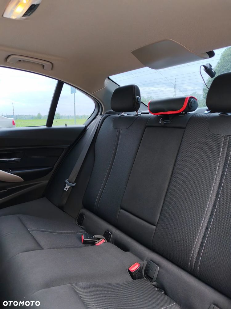 BMW Seria 3 318i - 16