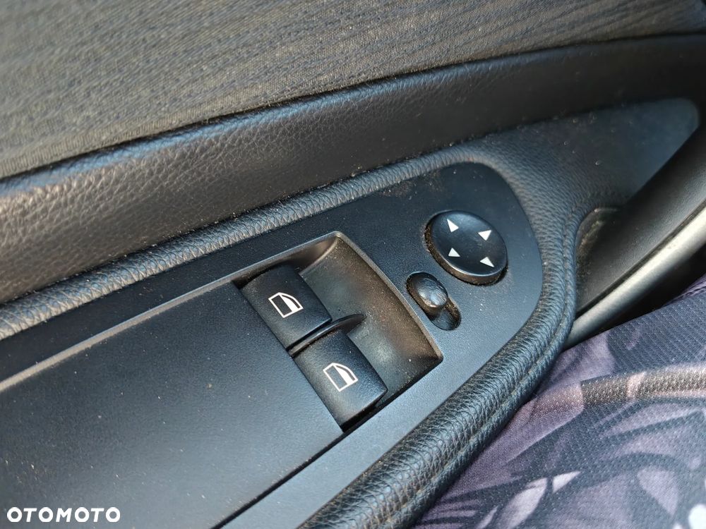 BMW Seria 1 120i - 20