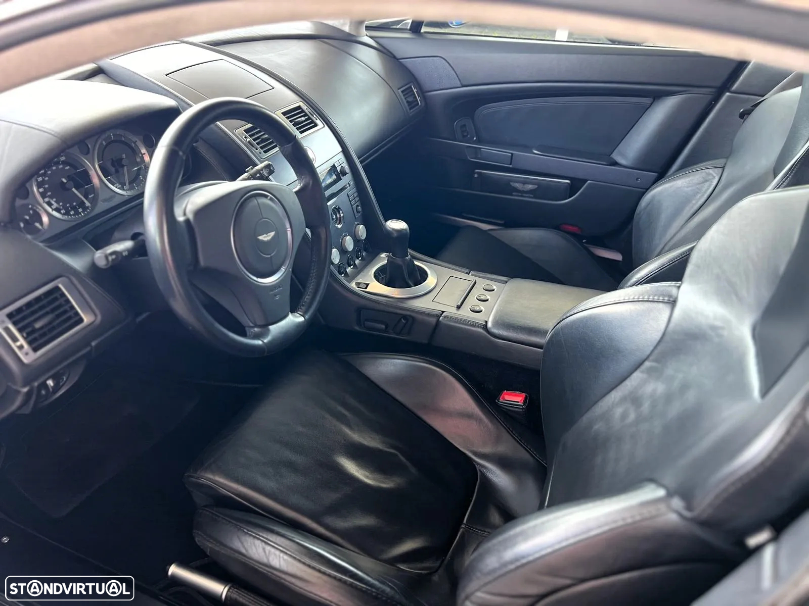 Aston Martin Vantage Coupe V8 - 14