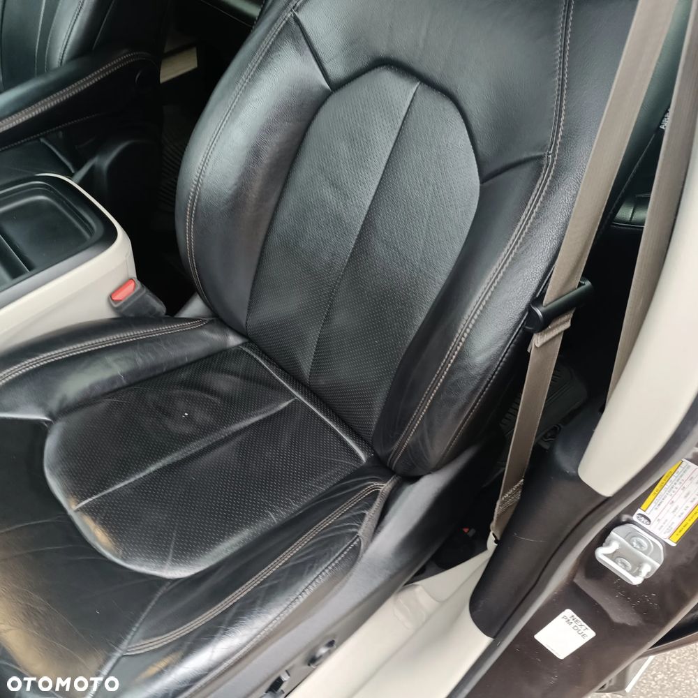 Chrysler Pacifica - 12