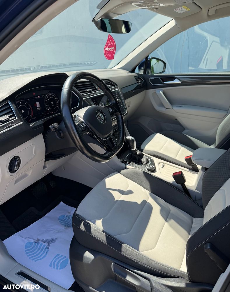 Volkswagen Tiguan - 12