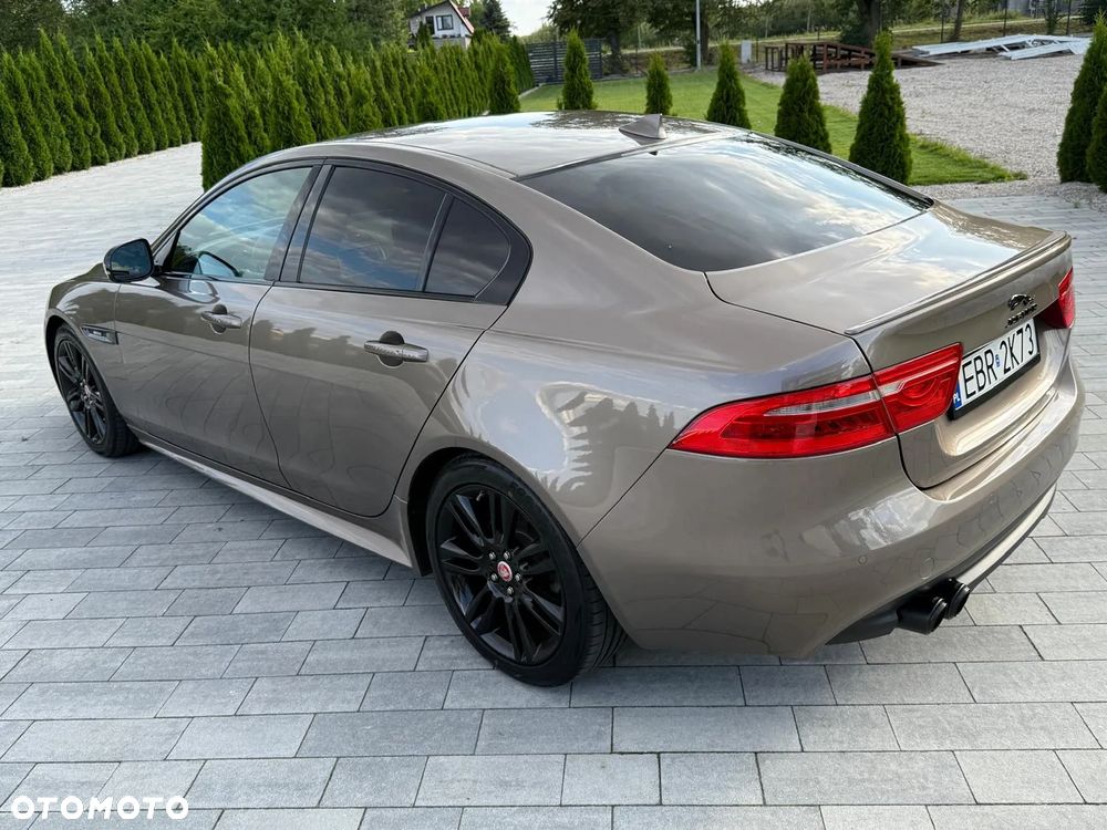 Jaguar XE 2.0 D R-Sport - 15