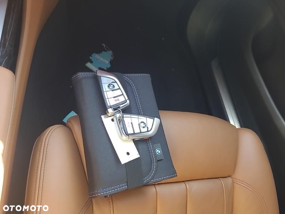 BMW Seria 7 740i sport - 15