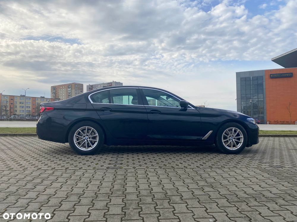 BMW Seria 5 518d - 14