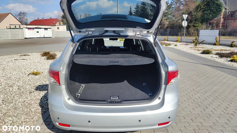 Toyota Avensis 2.0 D-4D Sol - 33