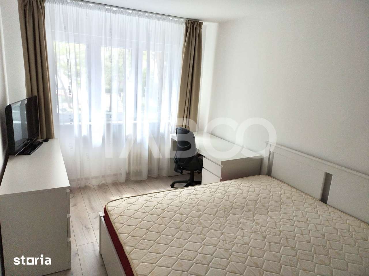 Apartament decomandat cu 3 camere de vanzare Manastur Piata Flora — fotografia 1