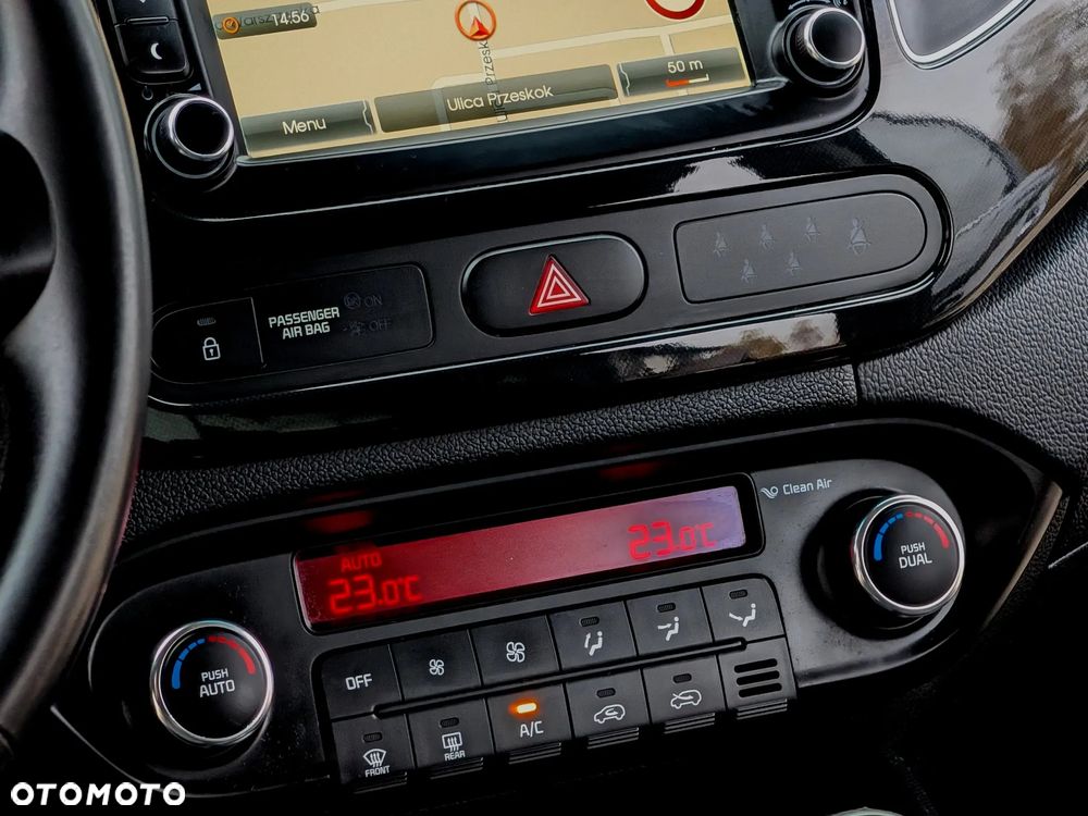 Kia Carens - 36
