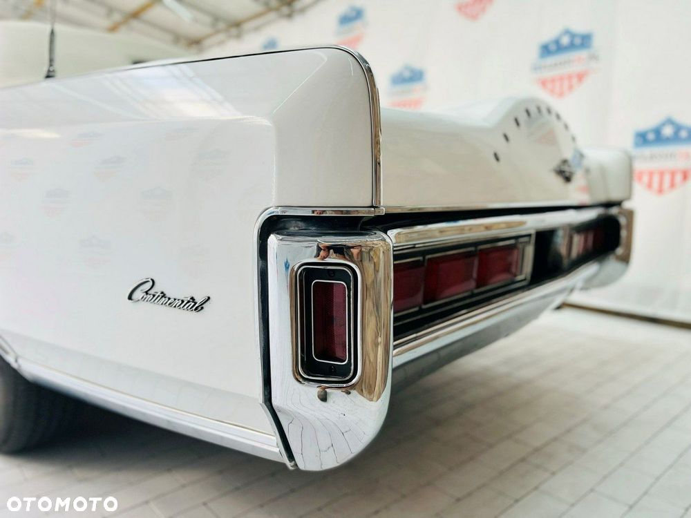 Lincoln Continental - 17