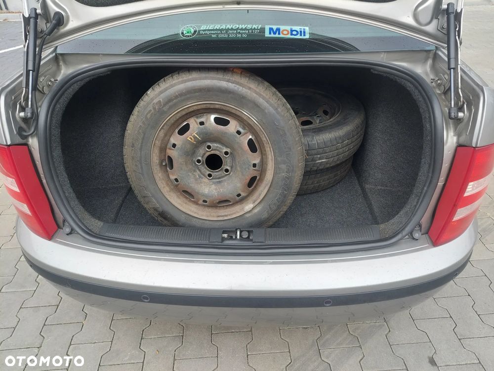 Skoda Fabia 1.2 12V Ambiente - 11