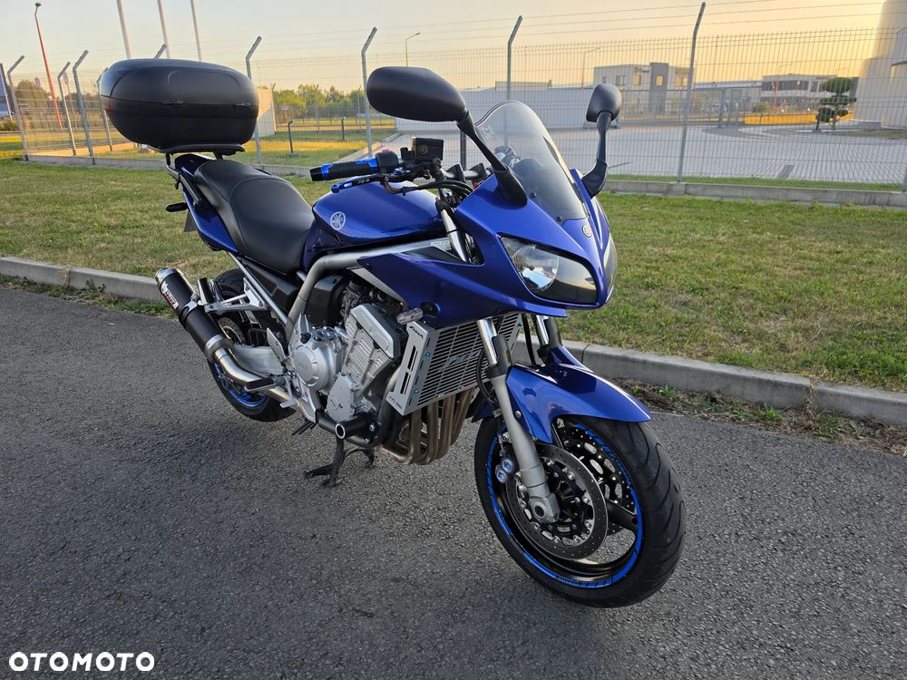 Yamaha FZS - 8