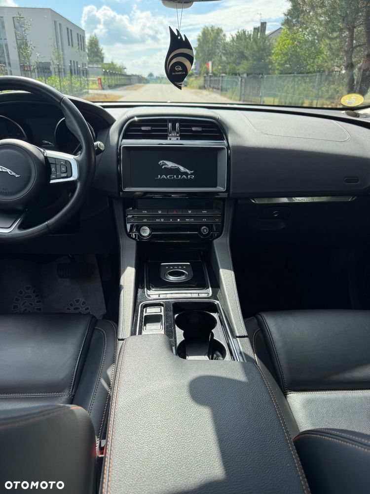 Jaguar F-Pace - 29