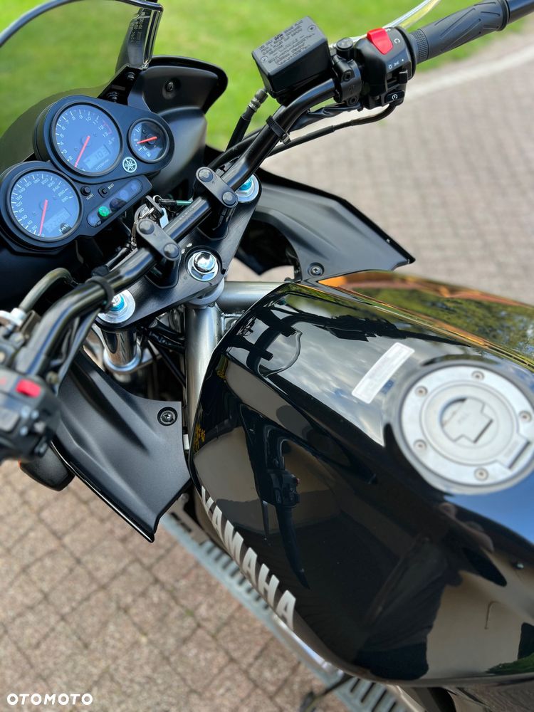 Yamaha FZS - 15