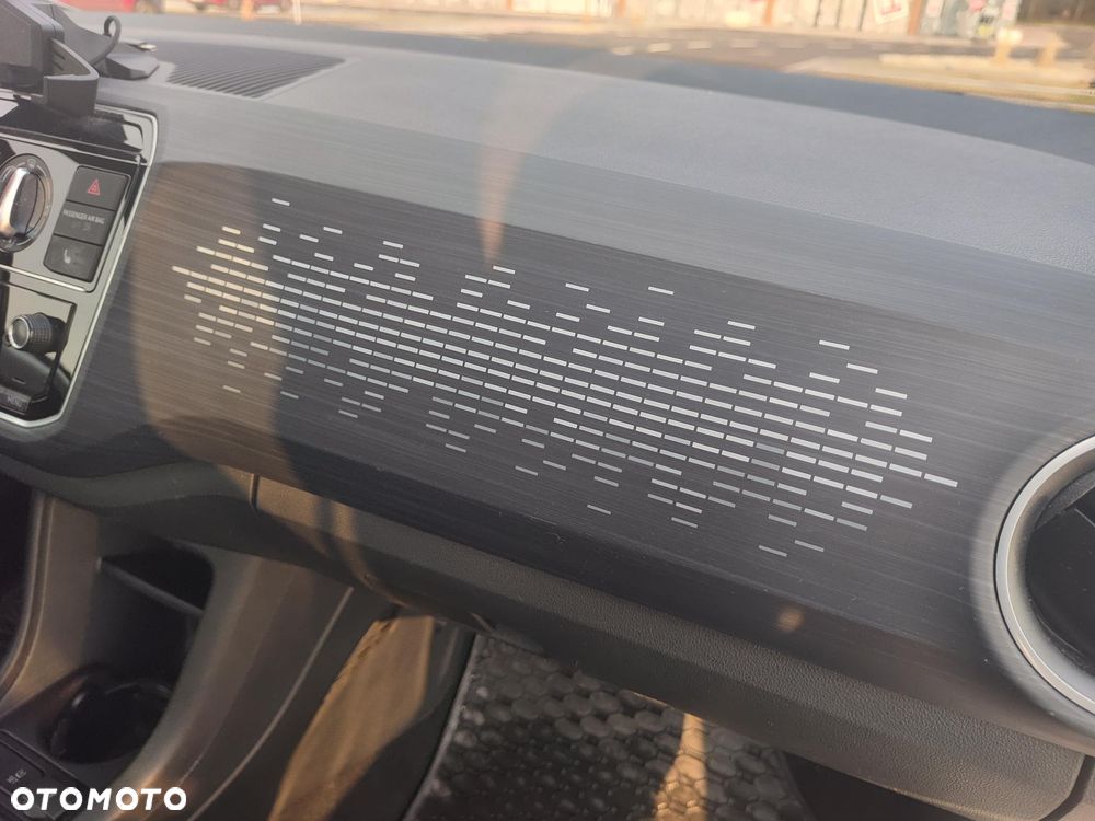 Volkswagen up! sound - 24
