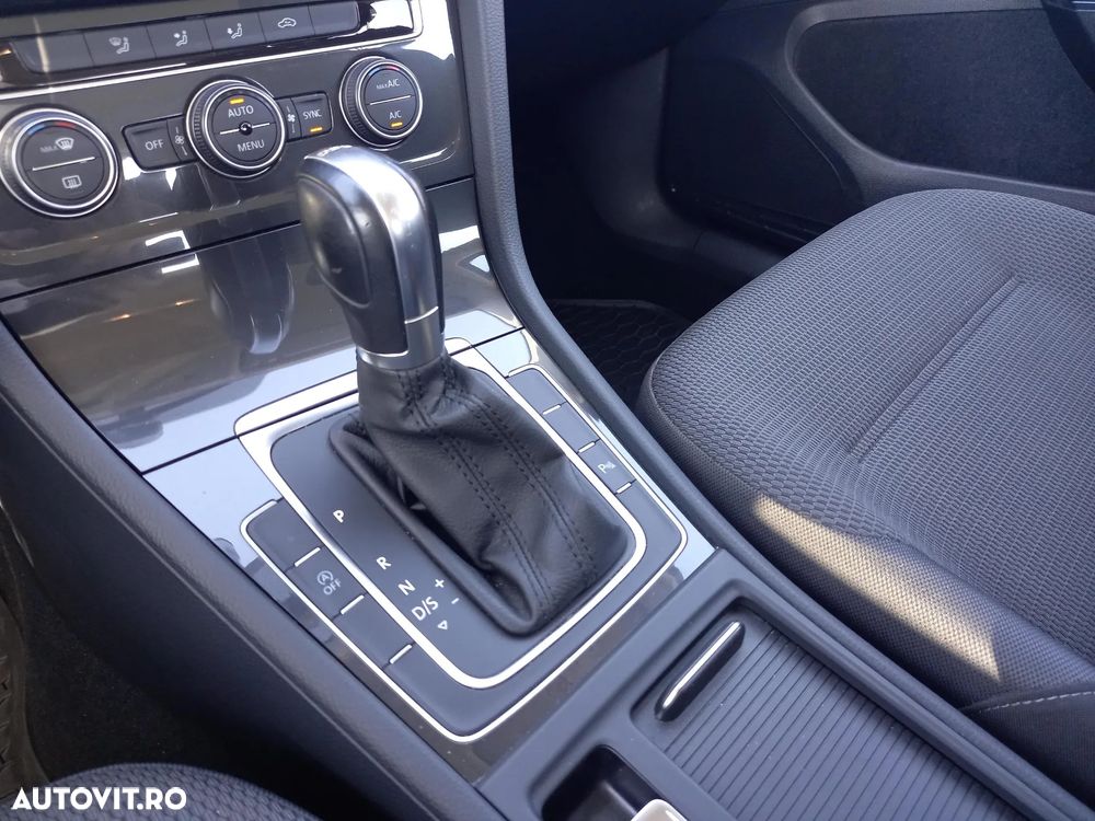 Volkswagen Golf - 18