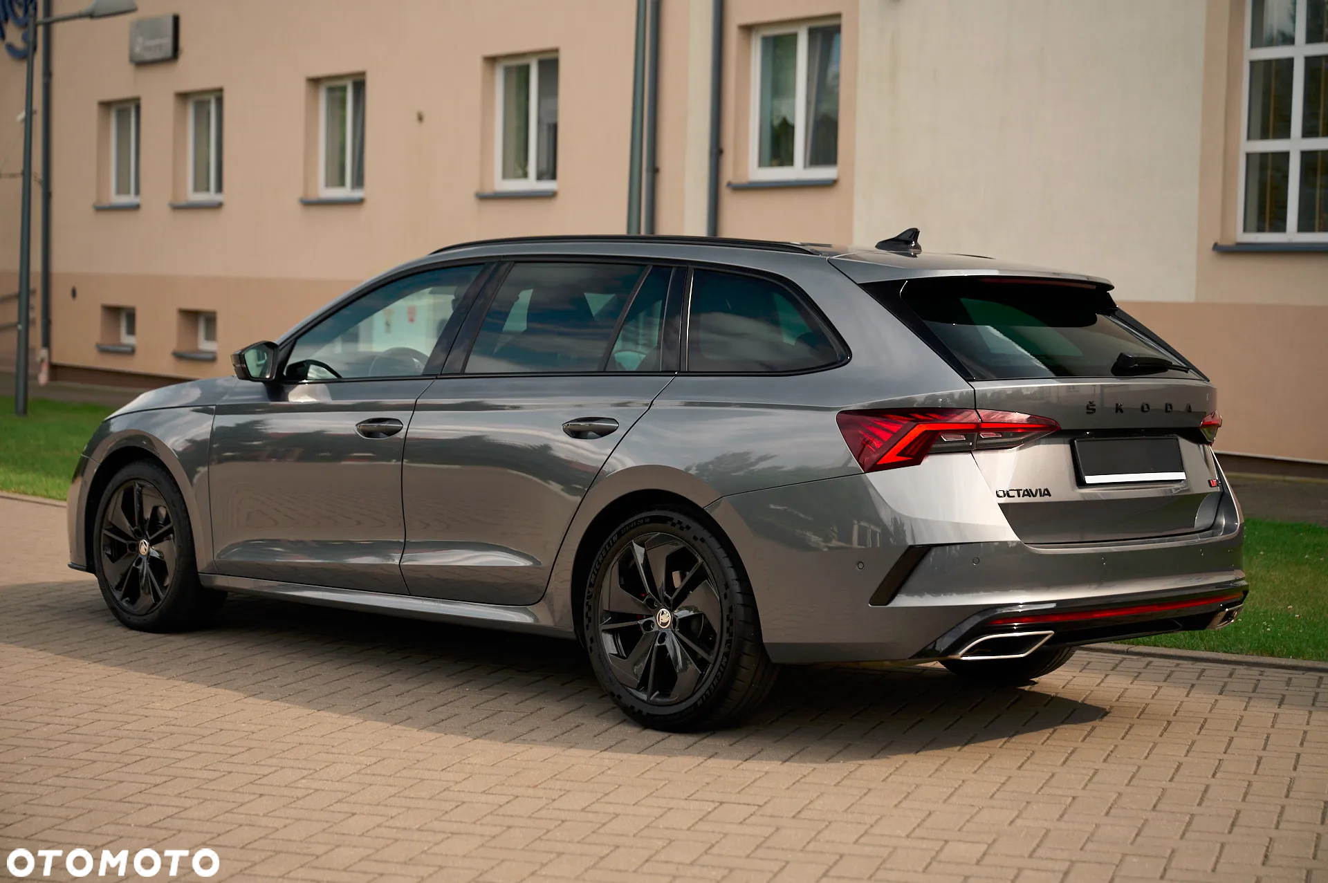 Skoda Octavia Combi 2.0 TDI DSG RS - 11