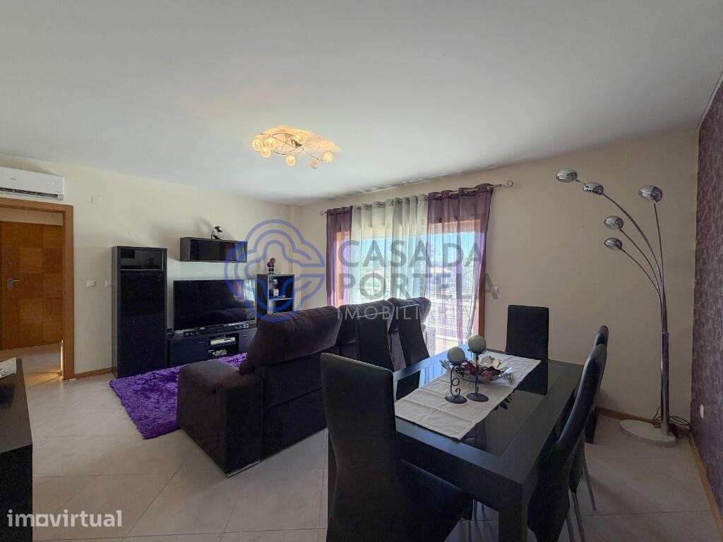 T3 com áreas generosas e varandas na Quinta João de Ourém - Grande imagem: 5/50