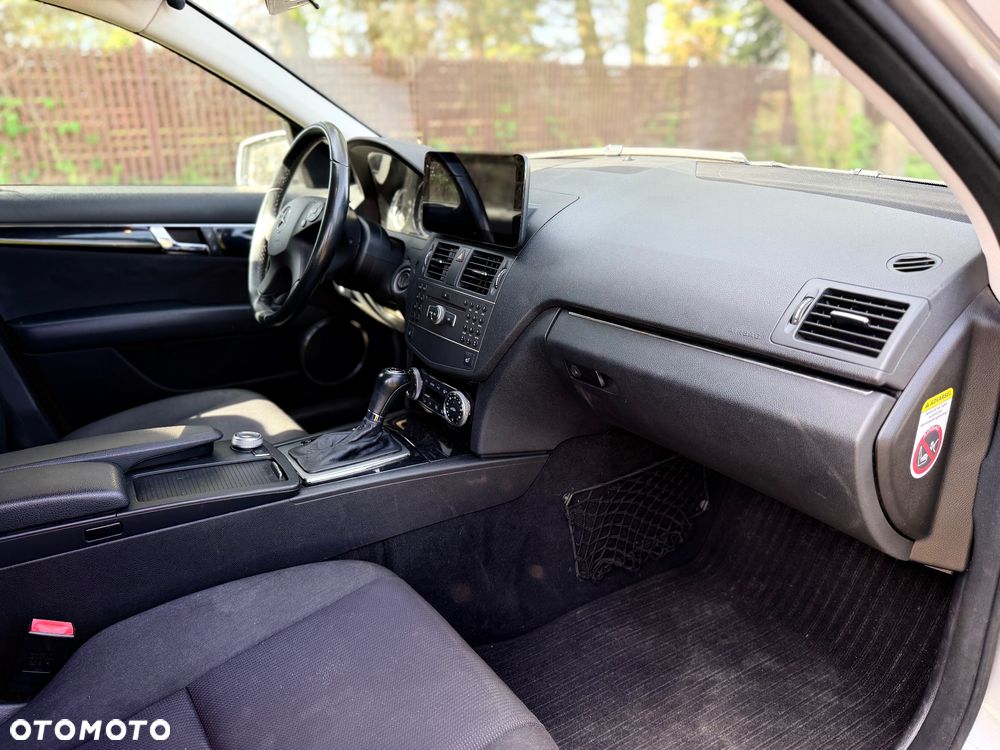 Mercedes-Benz Klasa C 200 (BlueEFFICIENCY) 7G-TRONIC Avantgarde - 23