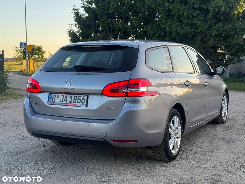 Peugeot 308 - 8