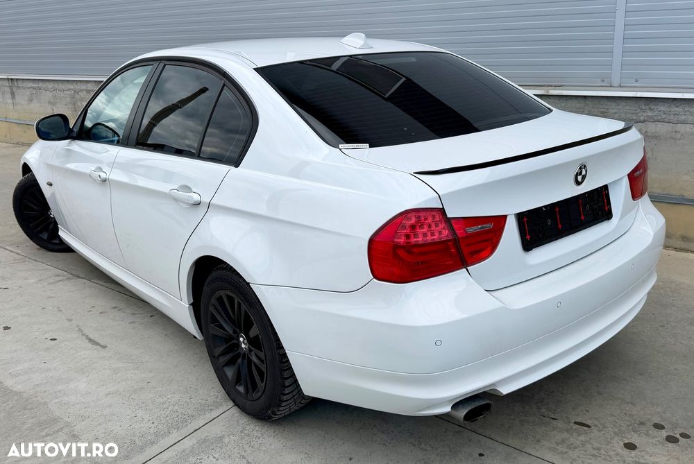 BMW Seria 3 320d DPF Edition Exclusive - 23