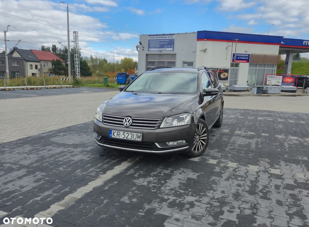 Volkswagen Passat - 1