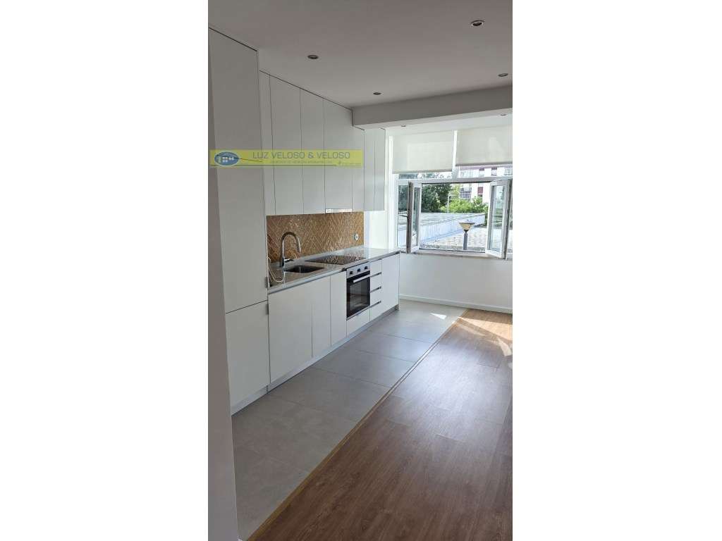 T2 Serra das Minas, remodelado, Arrecadação/Garagem - Grande imagem: 3/45