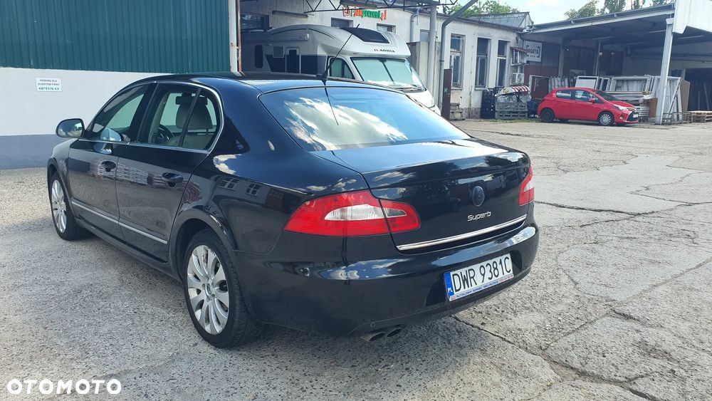 Skoda Superb 2.0 TDI Elegance DSG - 4