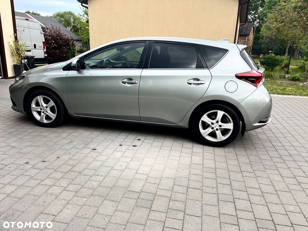 Toyota Auris 1.6 Premium - 14
