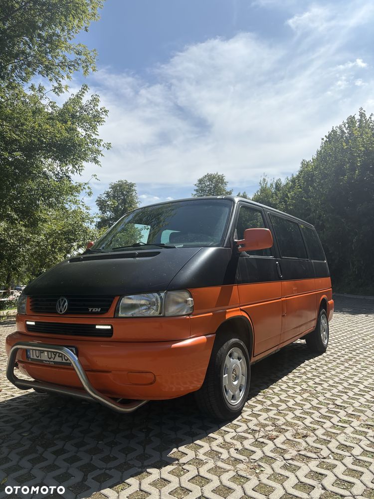 Volkswagen Multivan - 1
