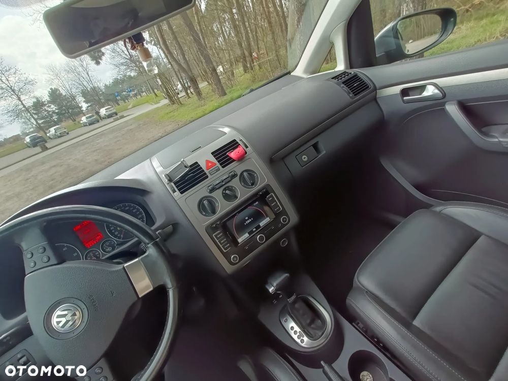 Volkswagen Touran 1.9 TDI DPF Highline DSG - 20