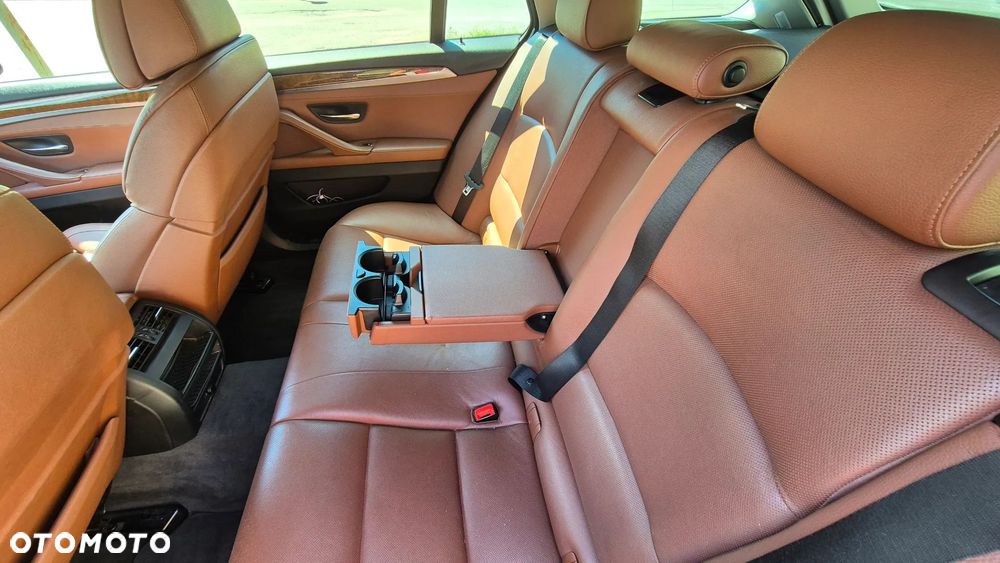 BMW Seria 5 535d xDrive - 11