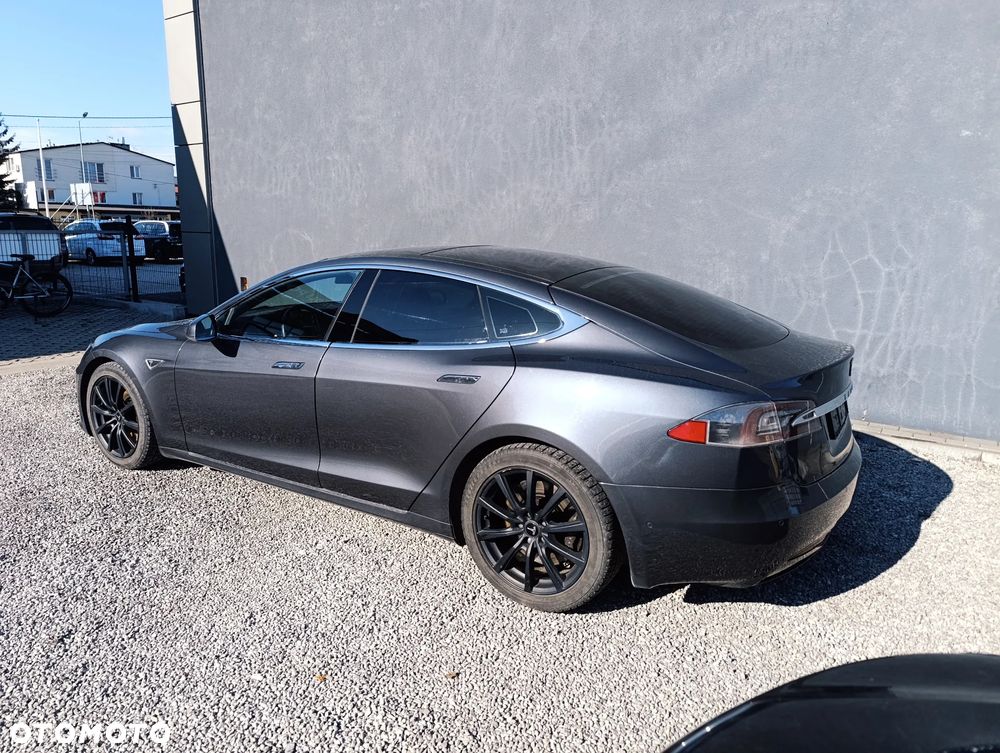 Tesla Model S - 10