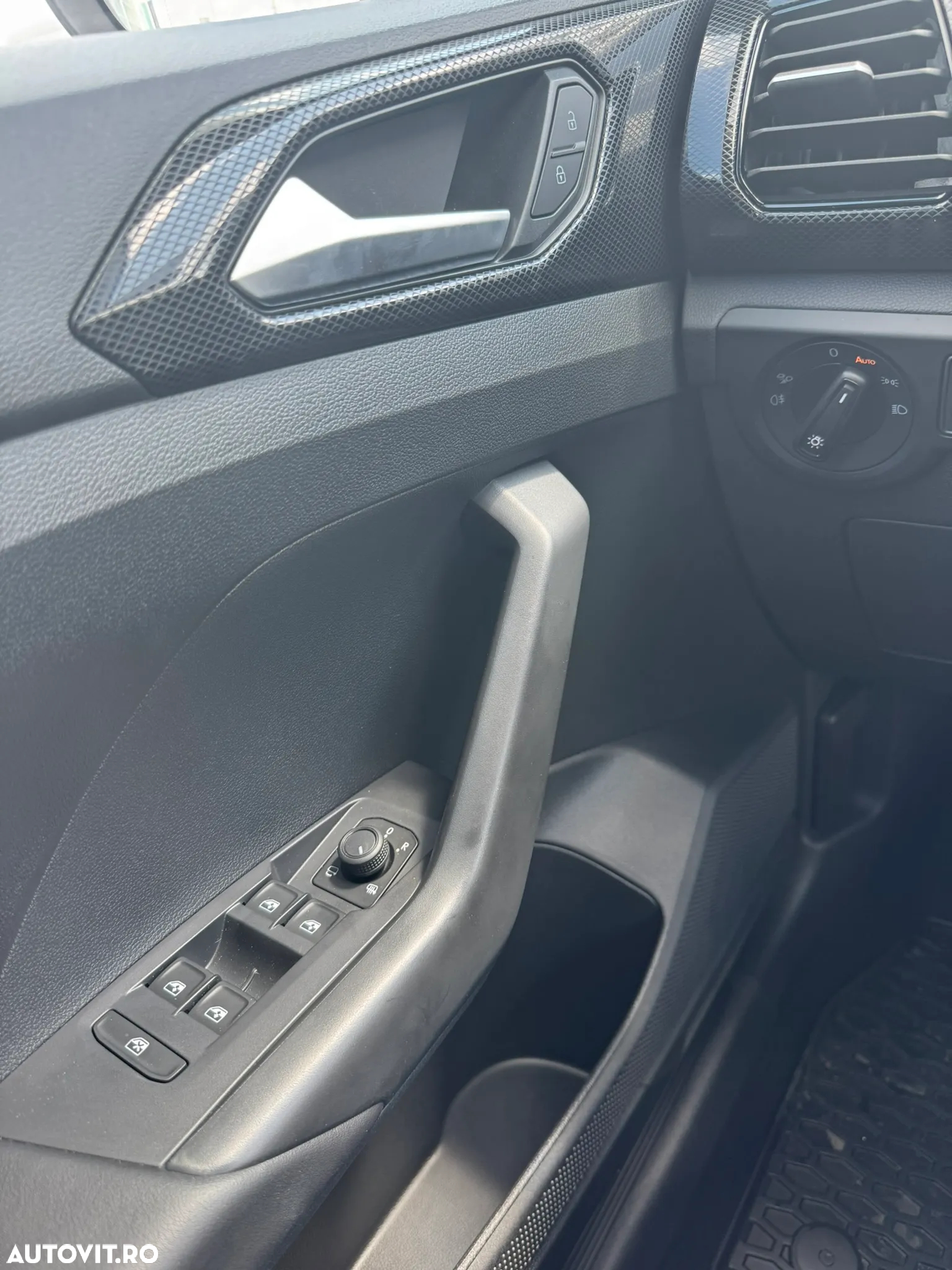 Volkswagen T-Cross 1.0 TSI DSG Advanced - 18
