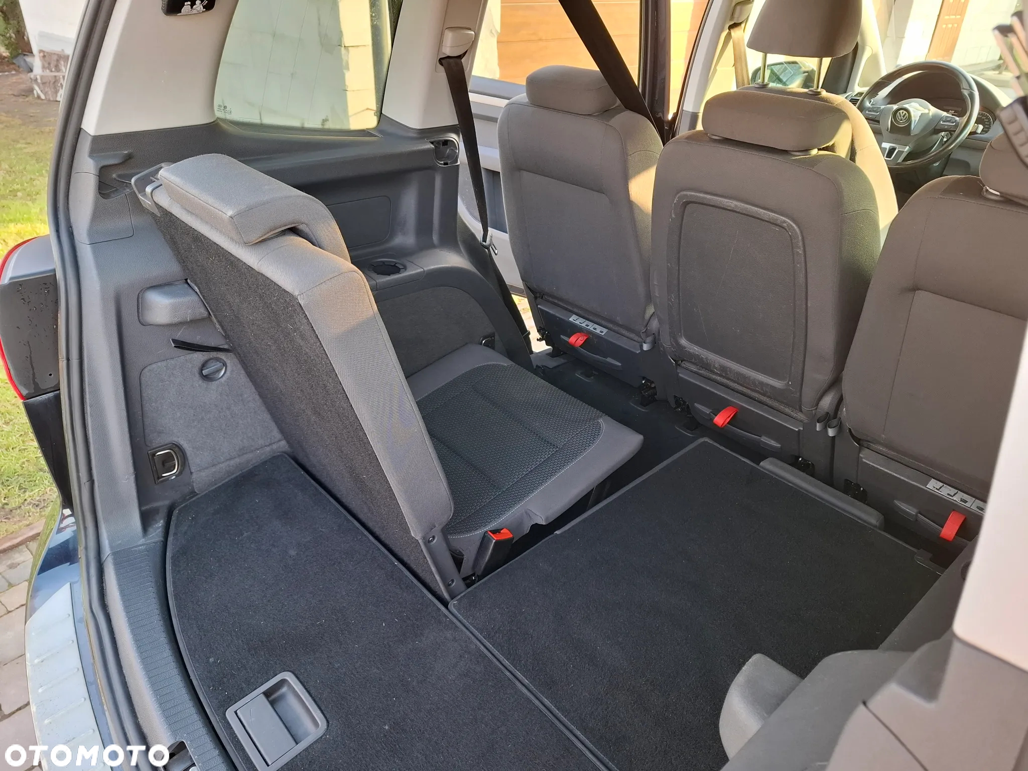 Volkswagen Touran - 24