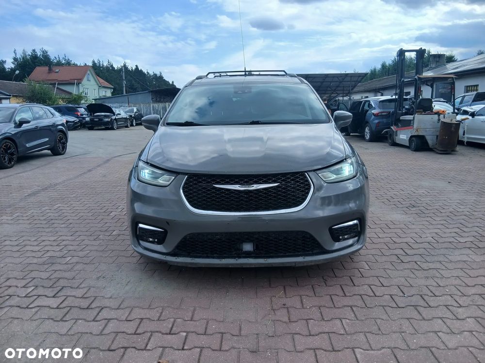 Chrysler Pacifica - 2