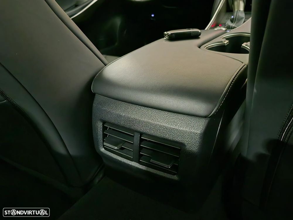 Lexus IS 200 t SPORT - 40