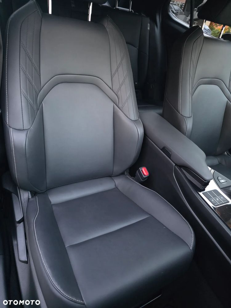 Lexus UX - 4