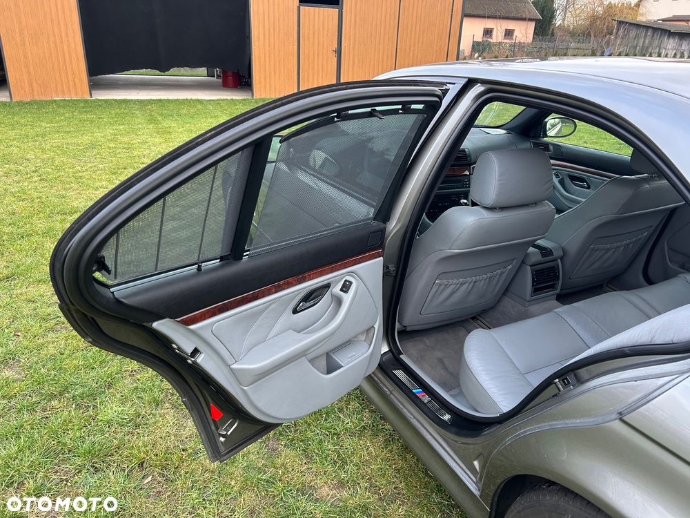 BMW Seria 5 540i - 7