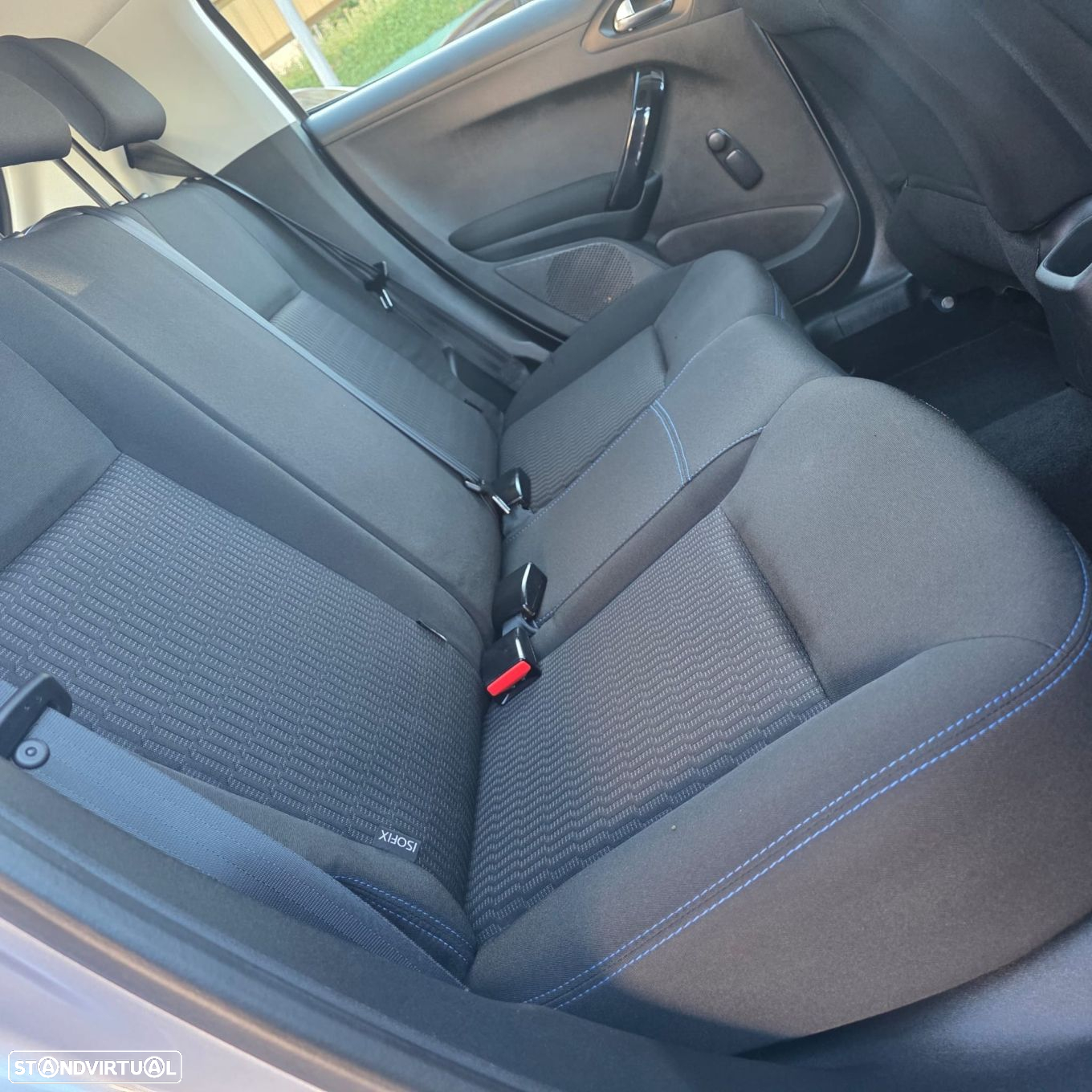 Peugeot 208 1.2 PureTech Signature - 34