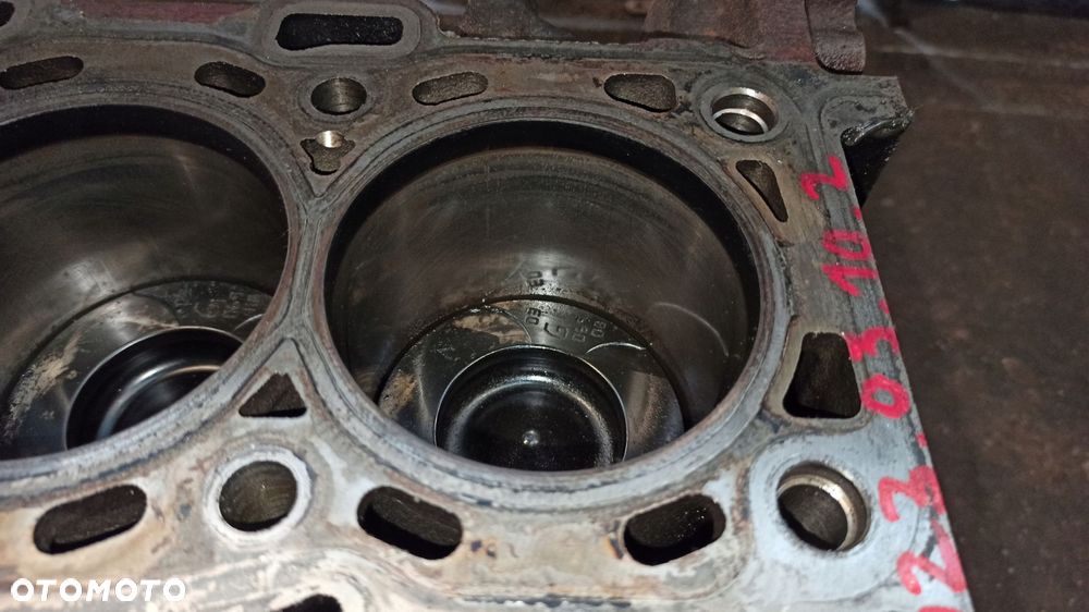 blok 2.0 dci trafic vivaro primastar m9r dół - 13