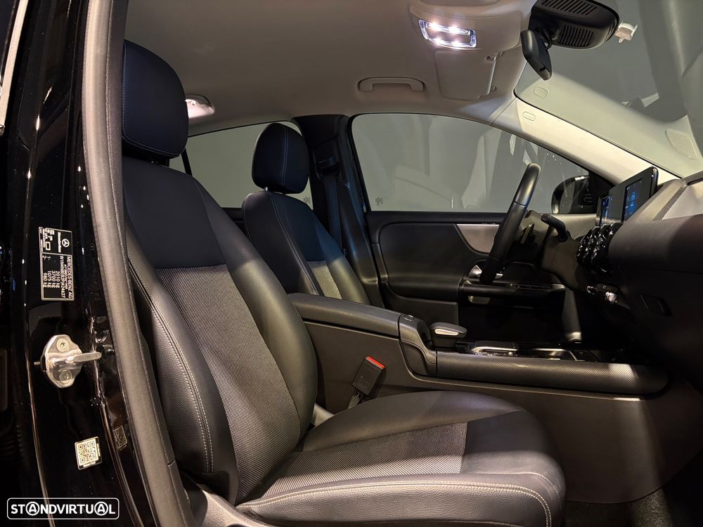 Mercedes-Benz GLA 180 7G-DCT - 25