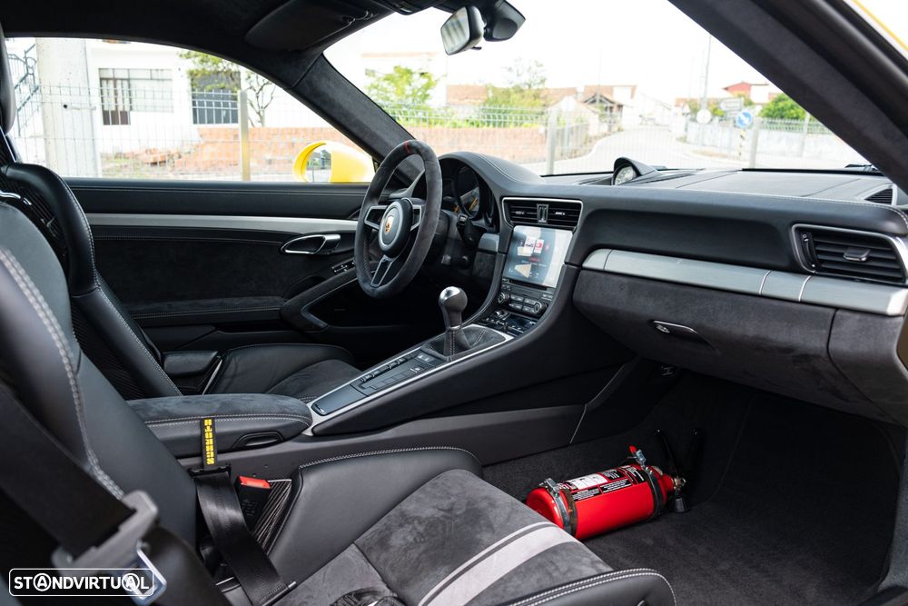 Porsche 911 Série F - 40