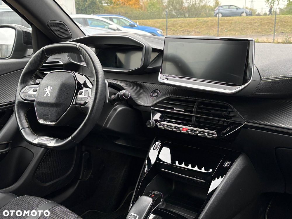 Peugeot 2008 PureTech 130 EAT8 GT - 19