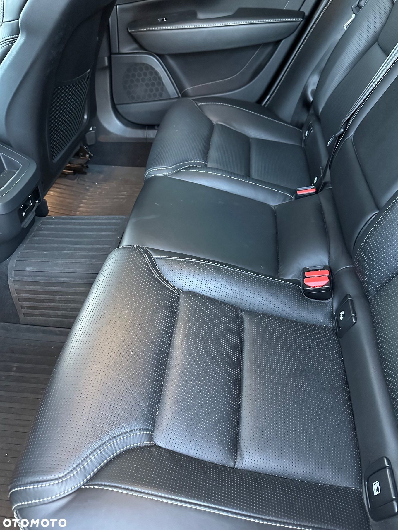 Volvo V90 D5 SCR AWD Momentum Pro - 23